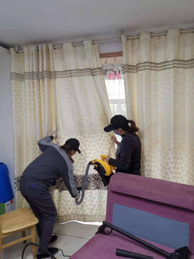 重慶八福家政公司窗簾免拆清洗服務(wù)